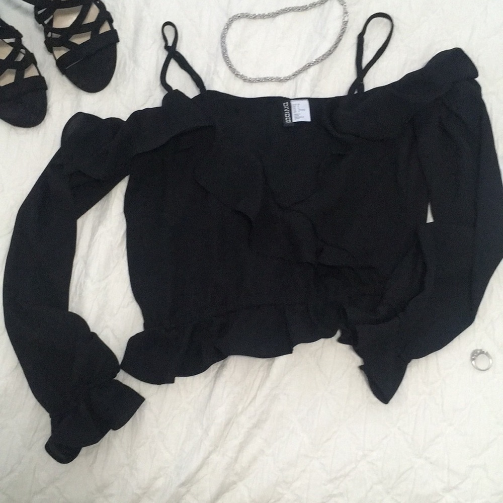 Cold Shoulder Ruffle Crop